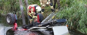33-letni pijani Slovenec se je na poti v trgovino z viličarjem zvrnil v kanal