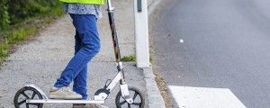 Na Prevaljah z avtom zbil fanta na skiroju