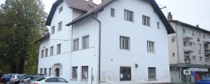 Rom v zapor za kurjo tatvino