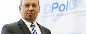 Nemški policisti za postavitev ograje na meji