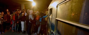 V Dobovo ponoči še dva vlaka z okoli 1800 begunci