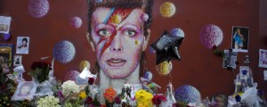 Bowie skozi njo napisal knjigo o svojem posmrtnem življenju
