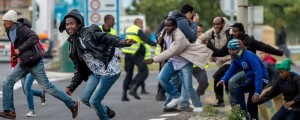 Francija nadaljuje rušenje migrantskega tabora v Calaisu