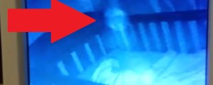 VIDEO: V zibelki svoje hčerke posnela duha