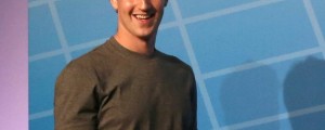 Ustanovitelja facebooka varuje 16 varnostnikov