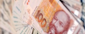 Poslanec razburja: za prihod na dogodek zahteval denar – in to na roko!