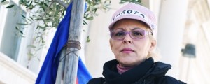 Specialci odpeljali Zlatko, ki je grozila z razstrelitvijo