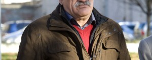 Denar naj bi jemal tudi od pokojnikov
