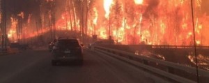 VIDEO: Zaradi ogromnega požara evakuirali 60.000 prebivalcev