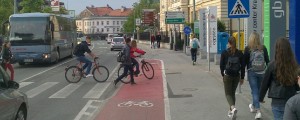 Vozil brez vozniškega in povozil peško