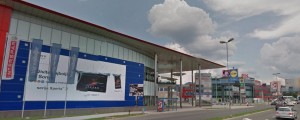 Tragedija v celjskem CityCentru: otrok segel na drsni del ograje ...