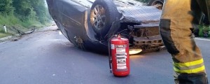 V nedeljo z avtom na strehi