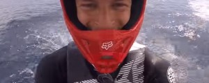 VIDEO: Orel Jurij Tepeš s skakalnimi smučkami v morje