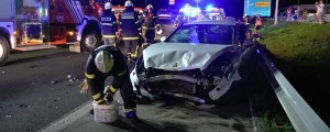 Avto "ušel" na avtocesto in povzročil hudo nesrečo