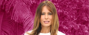 FOTO: Razgaljena Melania v lezbičnem objemu z Emmo