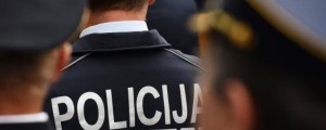 Pijanček policijo pričakal gol