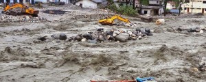 V poplavah umrlo najmanj 30 ljudi