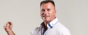 Senad ostaja na posestvu!