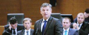 Gašperšiču dovolili, da stavi glavo na izgradnjo drugega tira