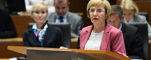 Ministrica predvideva: 80 odstotkov prebivalcev bo plačevalo manj
