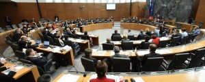 Na sporedu interpelacija proti vladi