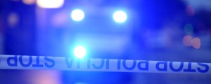 Z ukradenim avtomobilom pijan končal v ograji