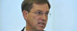 Miro Cerar o milijardnih interesih, vrtičkanju in Janši