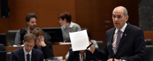 Janša Cerarju: Z davkoplačevalskim denarjem kupuje dober piar za slabo delo