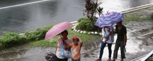 Na Filipinih zaradi tajfuna evakuirali več deset tisoč ljudi