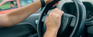 FOTO: Avto je parkiral kar na stopnicah