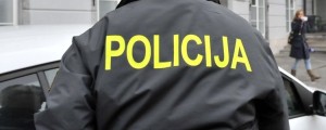 Znesla sta se nad moškim in mu vzela gotovino