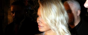 Pamela Anderson ima nekaj kosmatega za Melanio Trump