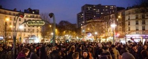 Policija proti izgrednikom s solzivcem
