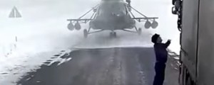 VIDEO: Pristal s helikopterjem, da bi vprašal za smer