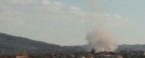 V eksplozijah v skladišču orožja 1 mrtev, 25 poškodovanih
