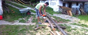 Roman dobil službo in izgubil hišo