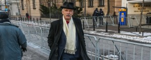 Z metuljčkom in umazanim jezikom: poslanca besede o ženskah spravile v preiskavo