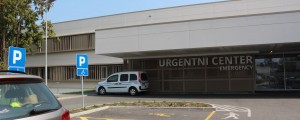Po popivanju 24-letnega bratranca napadel z nožem