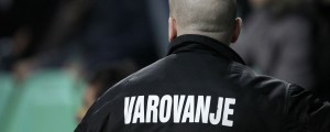 Oropal trgovino in premlatil varnostnika