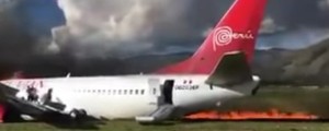 VIDEO: Letalo pri pristanku zagorelo – poškodovanih vsaj 26 ljudi