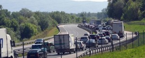 V hudi prometni nesreči v predoru Kastelec umrla ena oseba