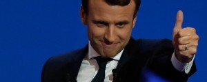 Najmlajši francoski predsednik danes uradno prevzel položaj