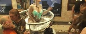 Mili se hvali in opisuje seks z Mirelo