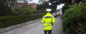 FOTO: V Izoli sin očeta potolkel s kladivom in ga obglavil