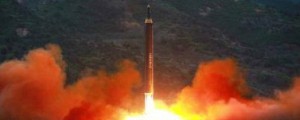 Severna Koreja uspešno preizkusila raketo "brez primere"