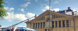 FOTO: Zagorelo ostrešje dvorane Tabor v Ljubljani