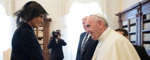VIDEO in FOTO: Papež nasmejal Melanio: pica ali potica?