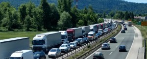 Hude poškodbe v trčenju, ki je ohromilo primorsko avtocesto