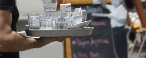 Pomanjkanje kadra: Natakar, »špricar«, prosim! ... What?*