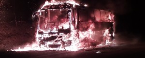 FOTO: Avtobus zagorel, voznik hitro ustavil in potnikom rešil življenje